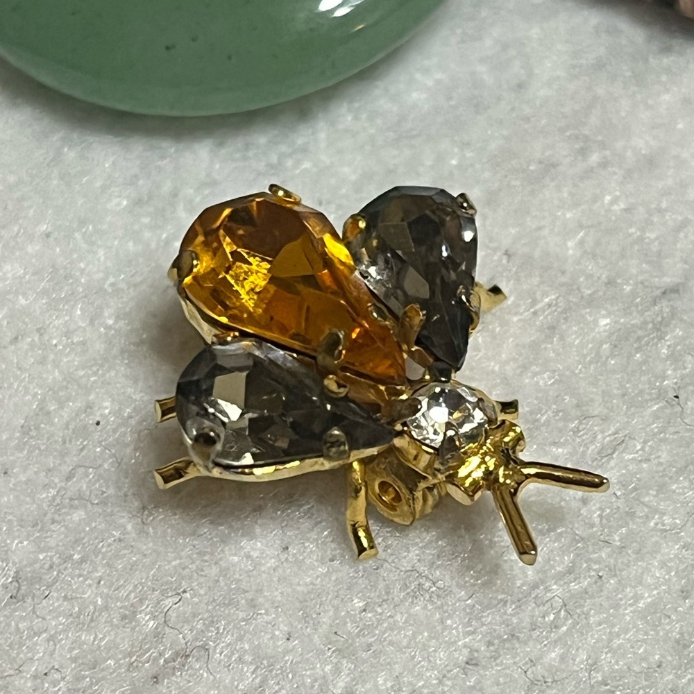 Small Winged Insect Brooch - Picture 4 of 10